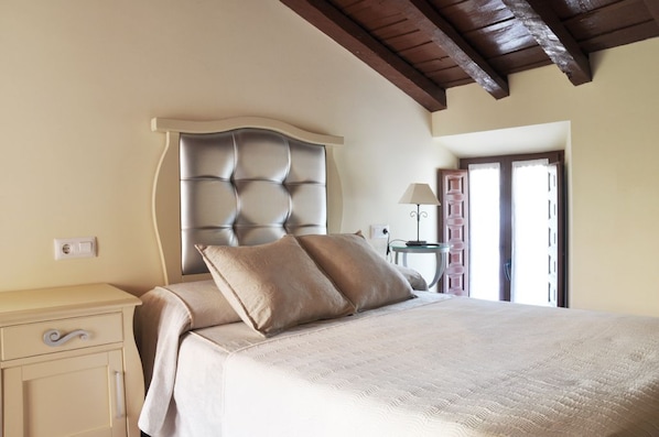 Double Room Single Use | In-room safe, soundproofing, free WiFi, bed sheets