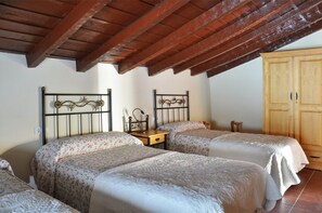 Triple Room | In-room safe, soundproofing, free WiFi, bed sheets