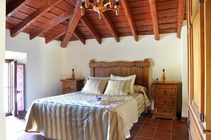 Double Room | In-room safe, soundproofing, free WiFi, bed sheets