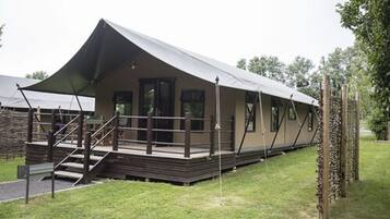 Safari Tent 3 Bedrooms | Iron/ironing board, cribs/infant beds