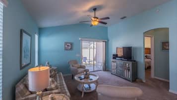 House, 3 Bedrooms | Living room | Flat-screen TV