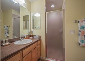 Casa, 3 quartos | Banheiro | Chuveiro, secador de cabelo, toalhas de banho 