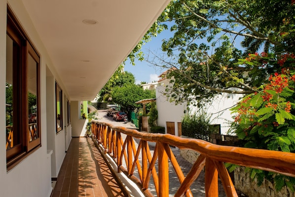 2 bedrooms, in-room safe, desk, blackout curtains