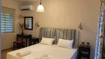 Standard Studio, Garden View | In-room safe, individually decorated, individually furnished