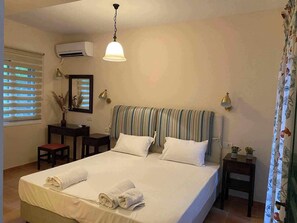 Standard Studio, Garden View