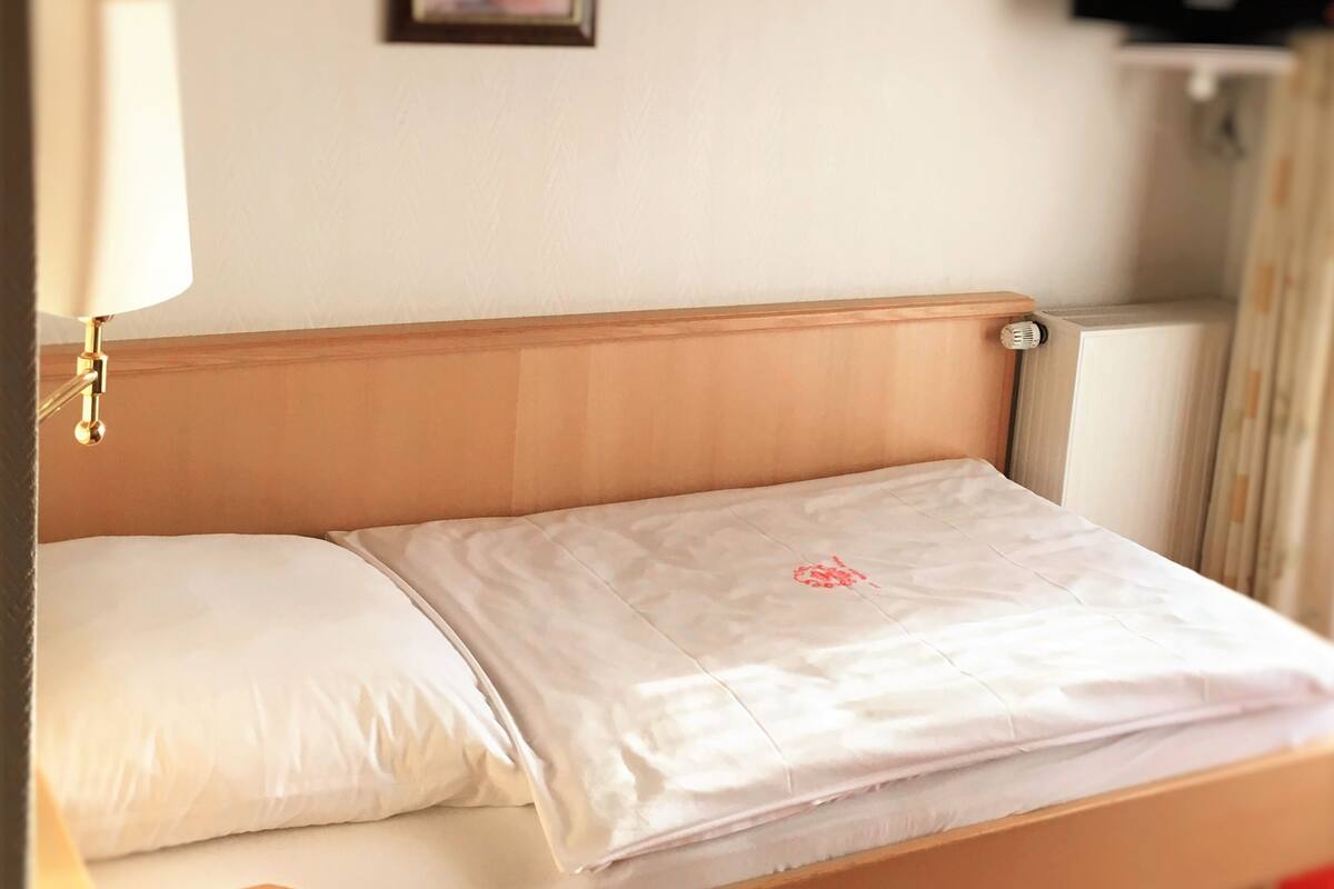 Standard Single Room | In-room safe, desk, iron/ironing board, free cots/infant beds