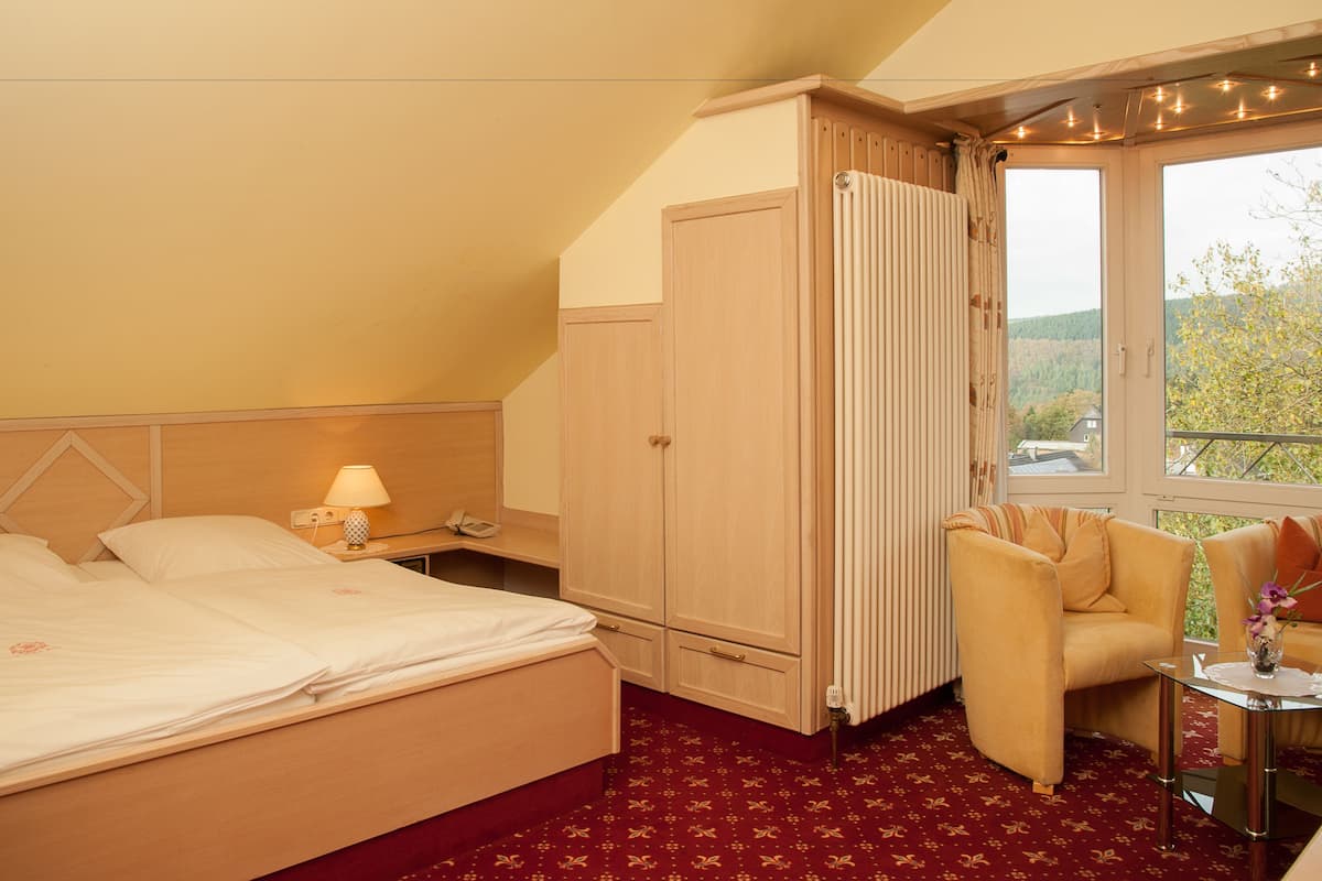 Comfort Double Room | In-room safe, desk, iron/ironing board, free cots/infant beds