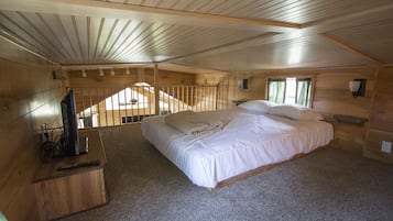 Deluxe Cabin | Desk, free WiFi, bed sheets