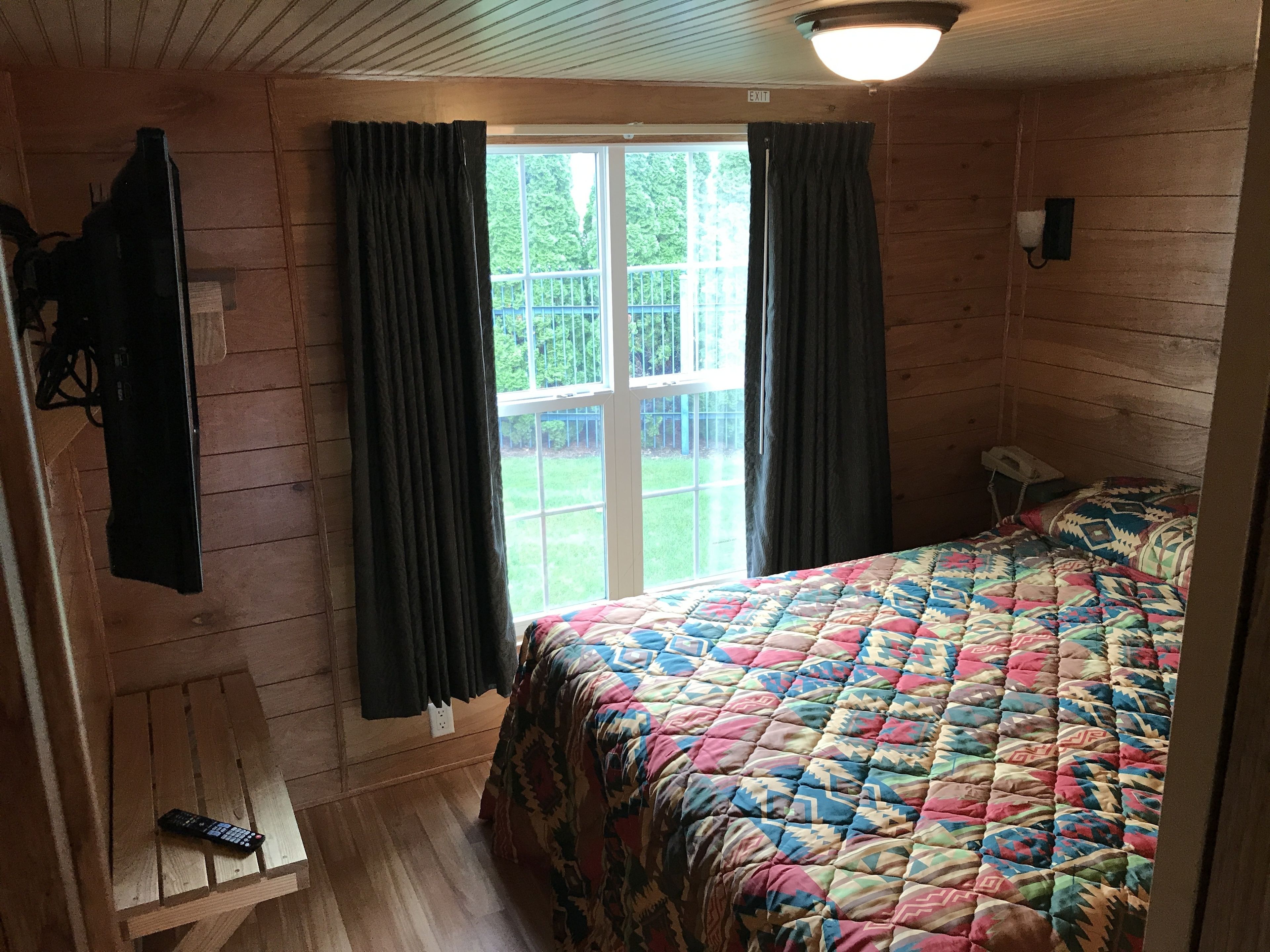 Kabin Deluks | Meja kerja, Wi-Fi gratis, dan seprai linen