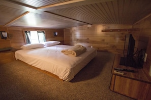 Deluxe Cabin | Desk, free WiFi, bed sheets
