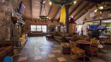 Bar-salon dans le hall