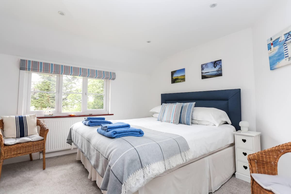 Room, Garden View