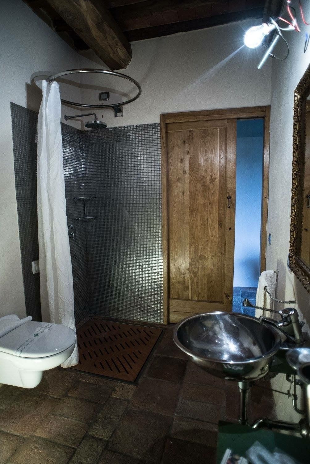 Quarto casal | Banheiro | Produtos de toalete grátis, secador de cabelo, chinelos, bidê