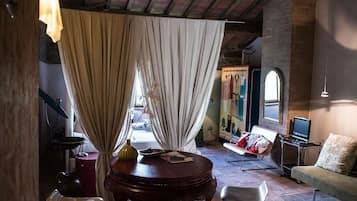 Superior Triple Room | Living area | TV