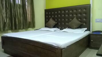 Free WiFi, bed sheets