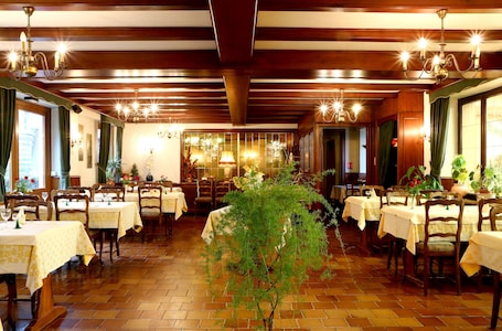 Lunch served . Logis Auberge de la Foret