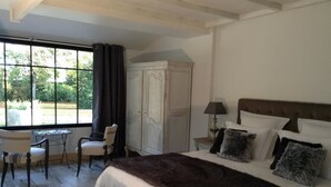 Suite Mewah, 1 Tempat Tidur King, patio | 1 kamar tidur, seprai katun Mesir, dan seprai premium