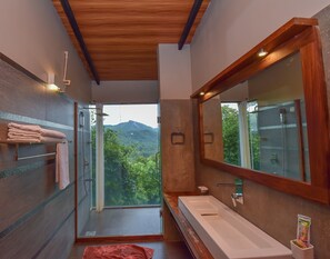 Shower, free toiletries, towels - Bogala Village Eco Resort (Kotiyakumbura)
