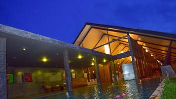 Kolam renang outdoor