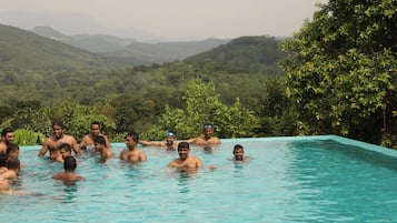 Kolam renang outdoor