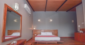 Minibar, in-room safe, desk, iron/ironing board - Bogala Village Eco Resort (Kotiyakumbura)