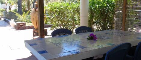 Căn hộ Tiêu chuẩn, bếp nhỏ, quang cảnh vườn | Hiên