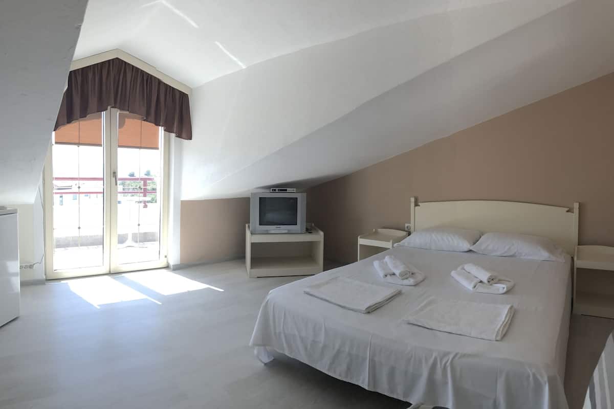 Comfort Triple Room, Sea View | Cribs (free), WiFi (free)
