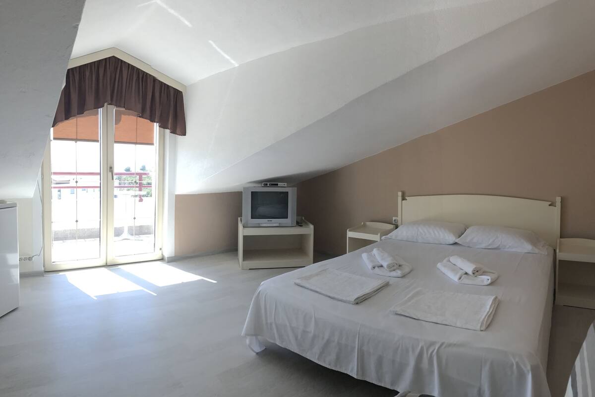 Comfort Triple Room, Sea View | Free cribs/infant beds, free WiFi