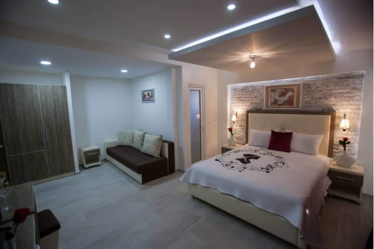 Cribs (free), WiFi (free)