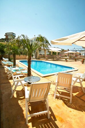 Seasonal outdoor pool - Hotel Kleopatra (Ulcinj)