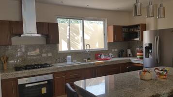 Deluxe House, 4 Bedrooms, Kitchen, Poolside | Private kitchen | Full-sized fridge, microwave, oven, stovetop