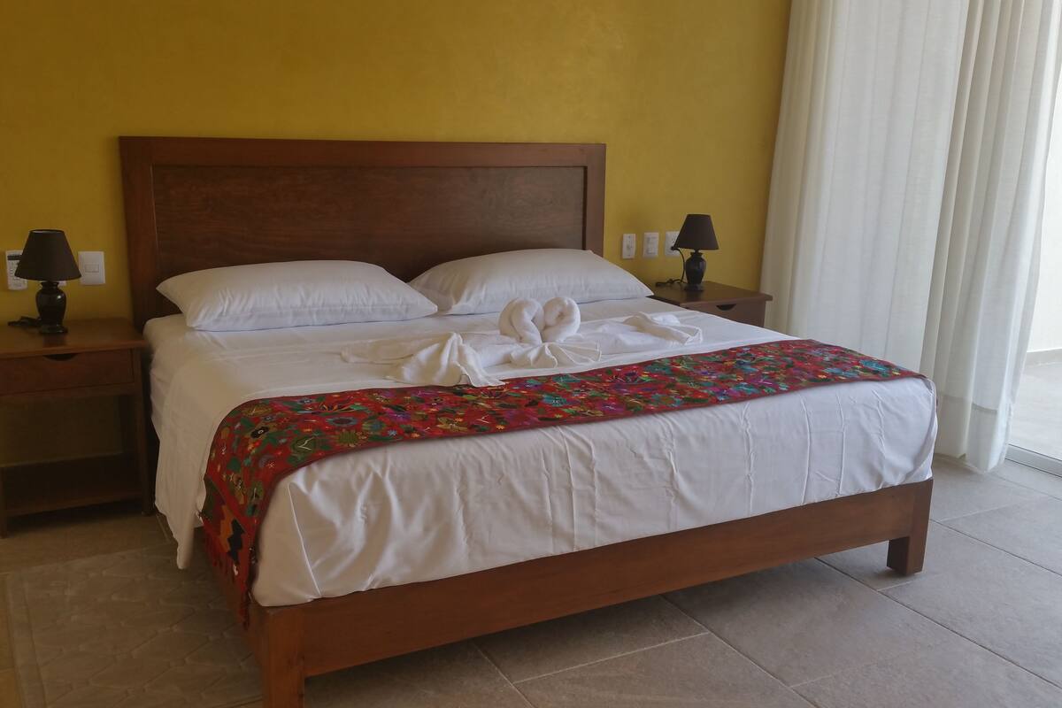 Maison Deluxe, 3 chambres, cuisine, en bord de piscine