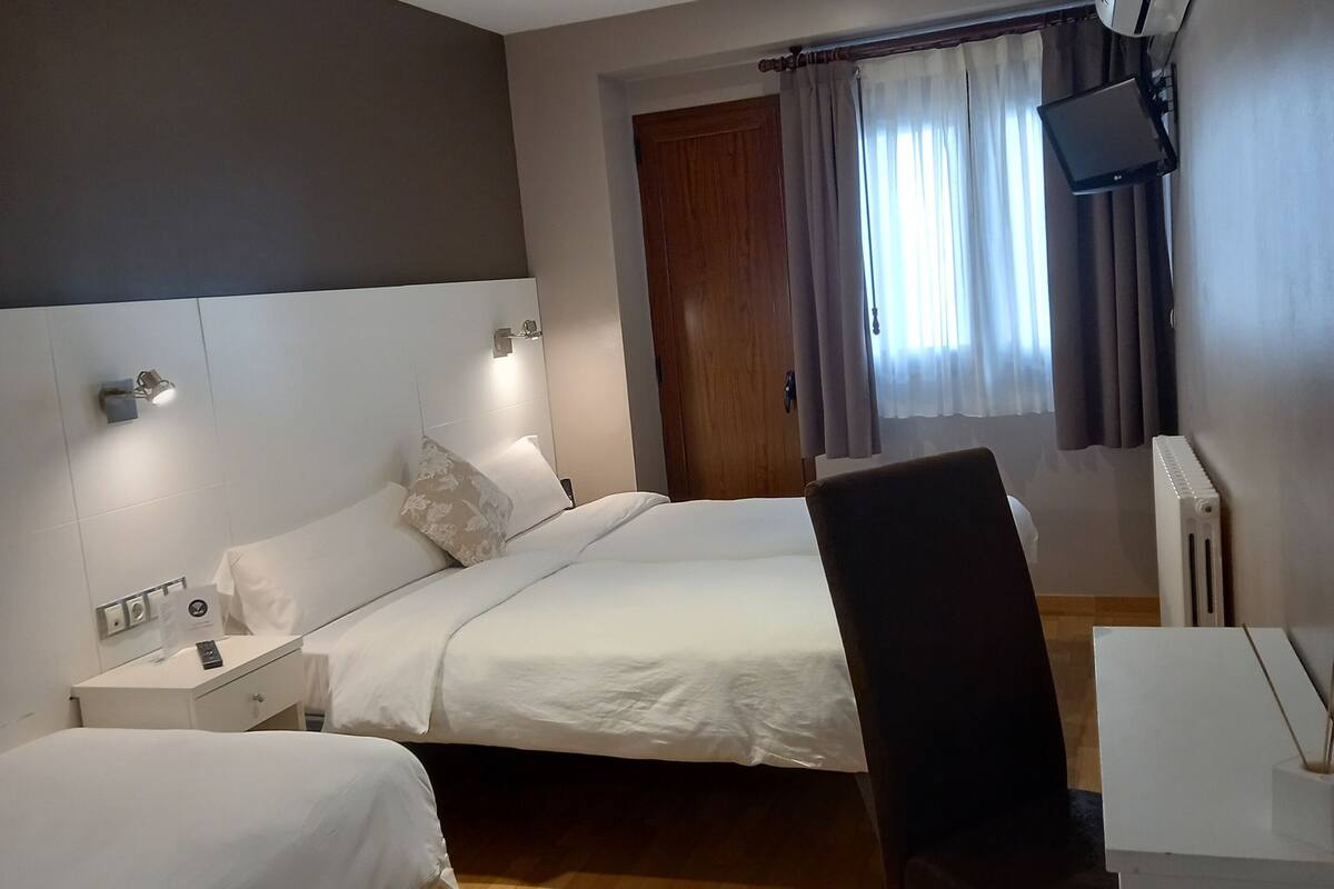 double room (with 1 extra bed) | blackout curtains, iron/ironing board, free wifi, bed sheets