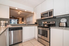Apartment, 2 Bedrooms | Private kitchen
