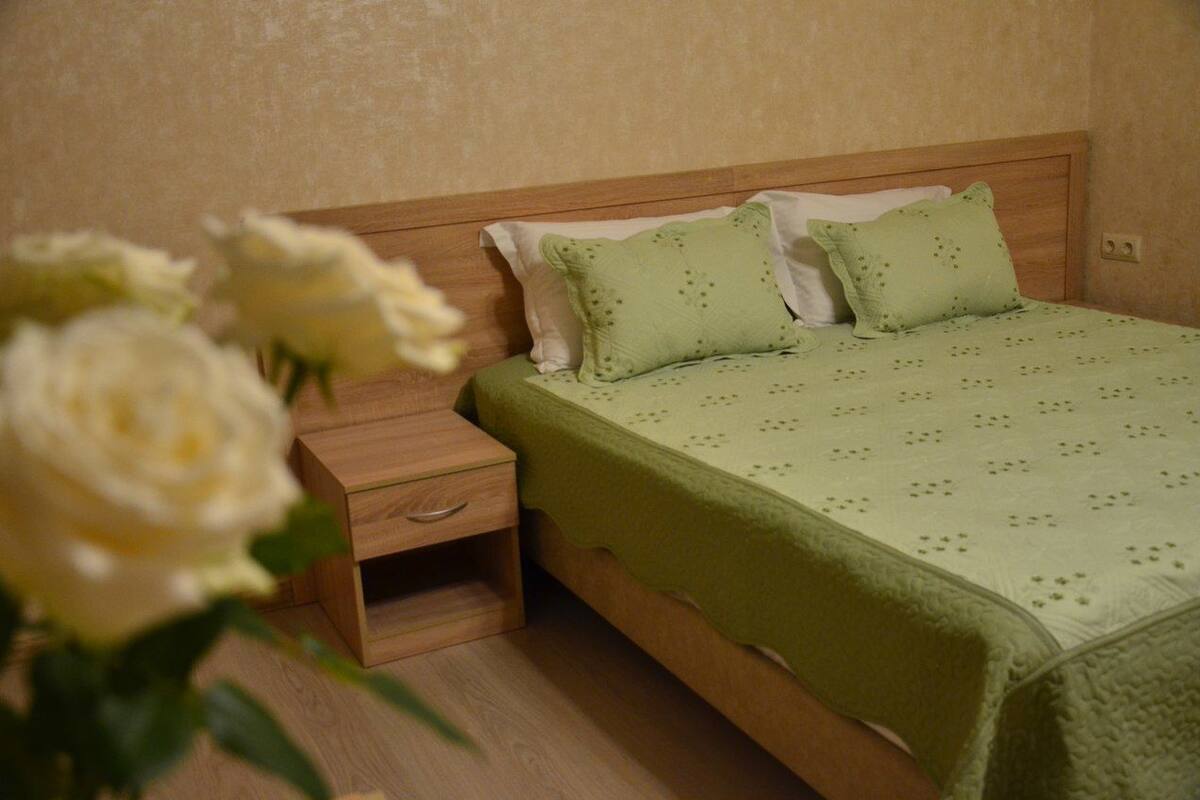 Apartemen, 1 kamar tidur, pemandangan halaman, area halaman | Seprai premium, meja kerja, setrika/meja setrika, dan Wi-Fi gratis