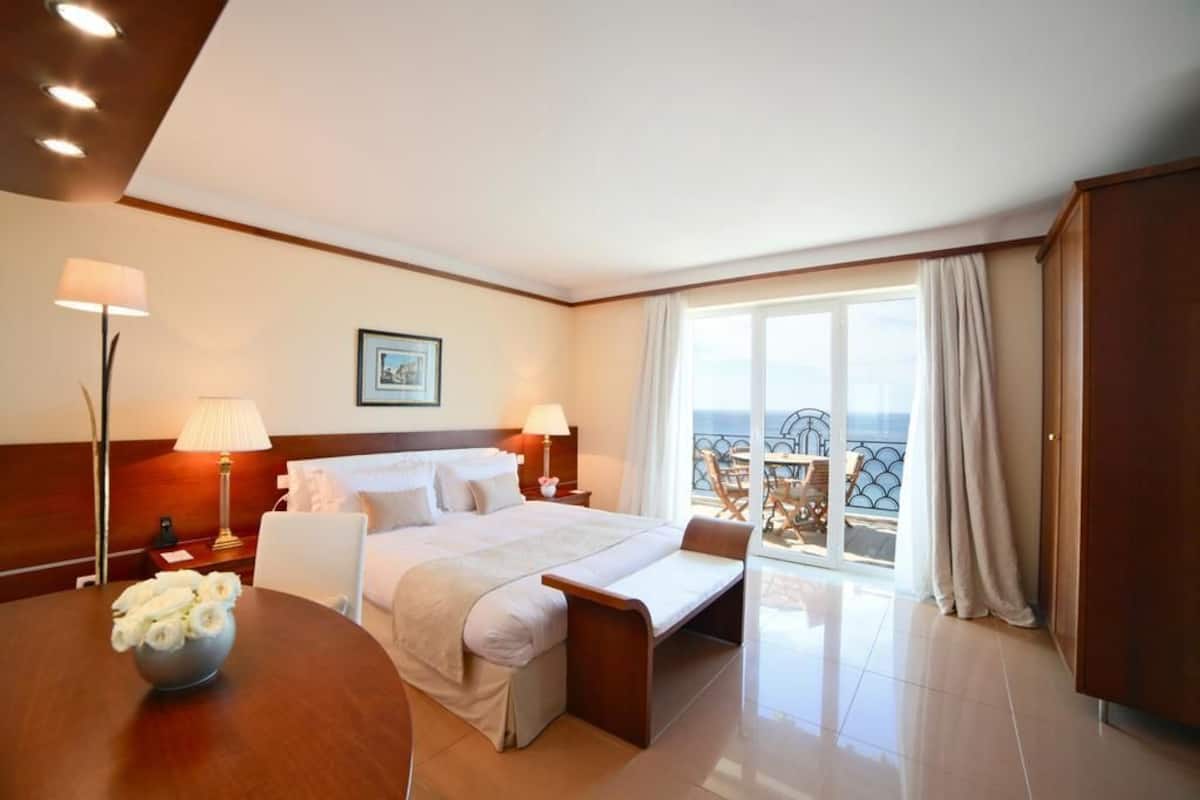 Suite Junior | 1 camera, minibar, una cassaforte in camera, una scrivania