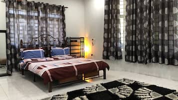 Family Villa, 6 Bedrooms | 6 bilik tidur, gebar bulu kapas, tilam berlapik, peti besi dalam bilik