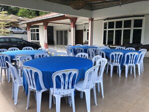 Zona a l'aire lliure per a la celebració de banquets