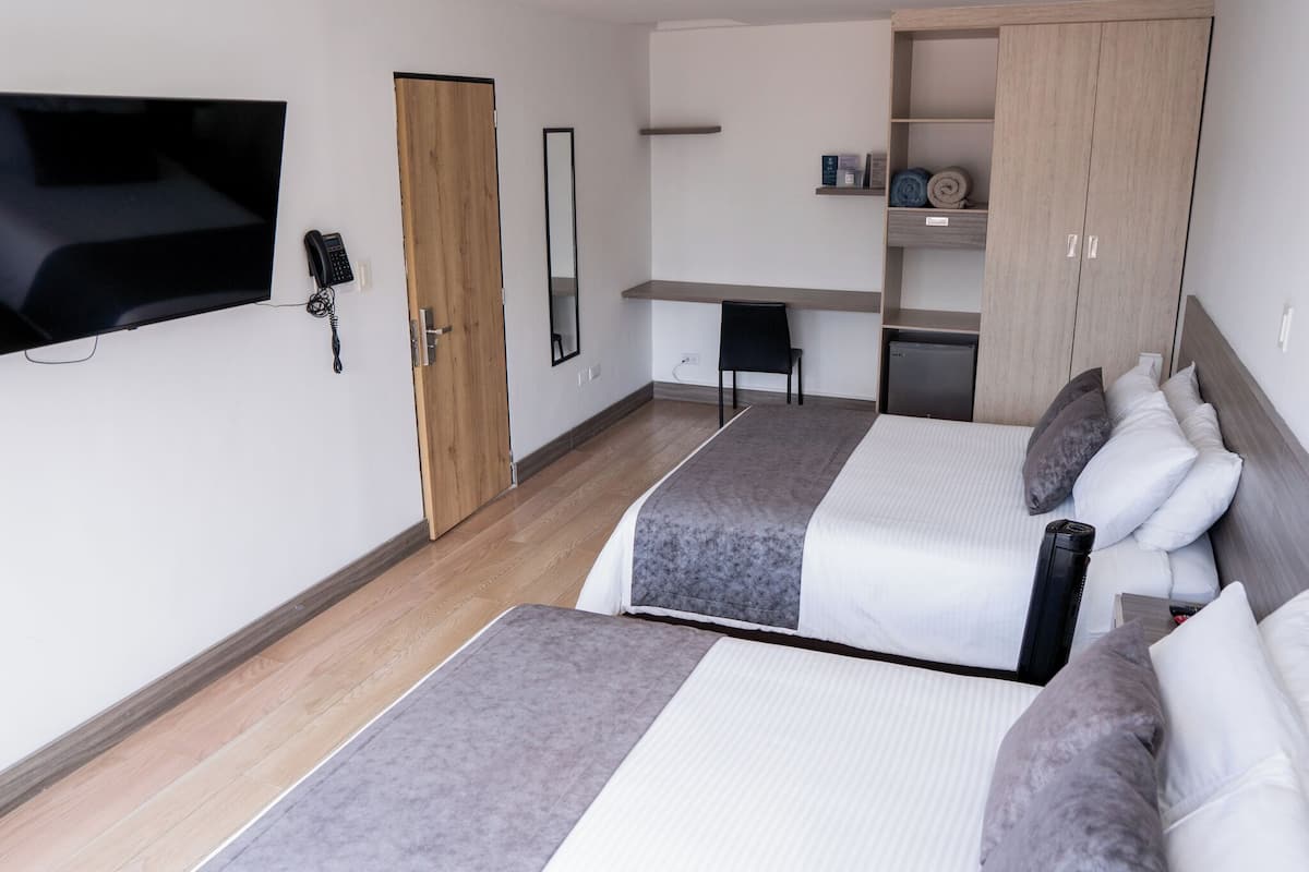 Literie de qualité supérieure, coffres-forts dans les chambres, bureau