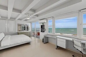 Apartment, 3 Bedrooms | 3 bilik tidur, peralatan tempat tidur premium, meja 