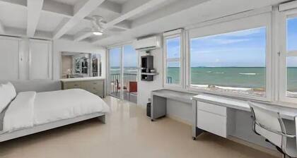 Beach Front Amapola SeaSide Apt