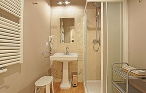 샤워 시설, 무료 세면용품, 헤어드라이어, 비데