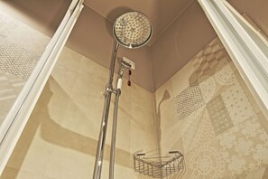 Shower, free toiletries, hair dryer, bidet - Bergamo Inn (Bergamo)