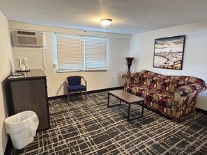 Family Suite, Multiple Beds, Pool View