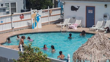 Piscine extérieure (ouverte en saison)