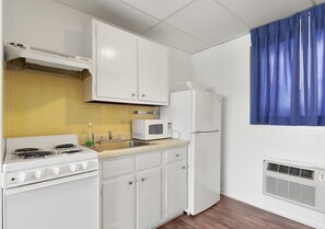 Family Room, 2 Double Beds, Kitchen, City View | Private kitchen | Microwave