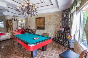 Game room - Angel's Cave (Escazu)