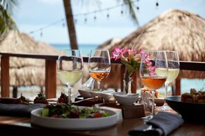 Breakfast, lunch and dinner served - Paamul Hotel (Paamul)