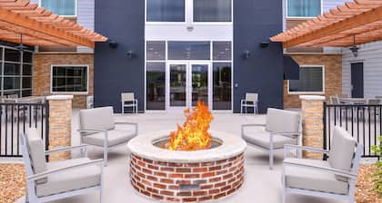 Country Inn & Suites by Radisson, Ft. Atkinson, WI