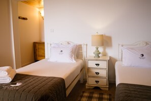 3 habitaciones, tabla de planchar con plancha, wifi y ropa de cama